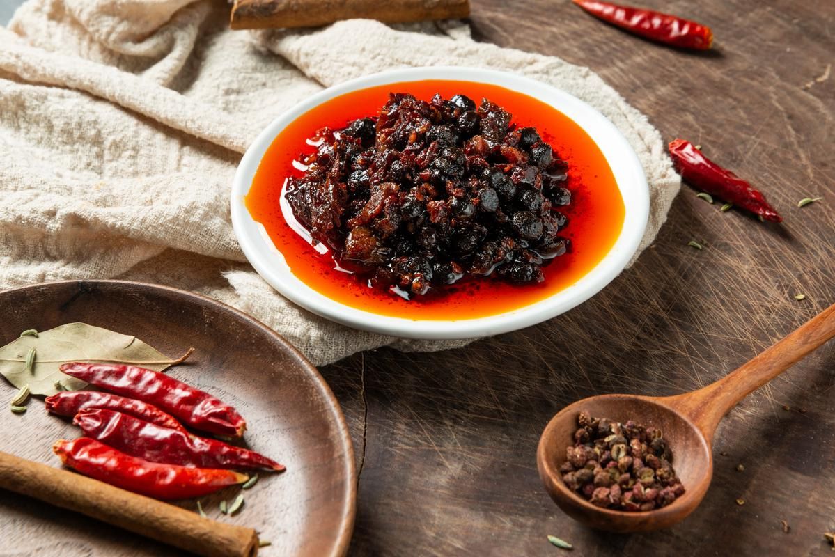 醬料與薯?xiàng)l同線生產(chǎn)?揭秘食品企業(yè)“柔性爆單”背后的智能包裝新引擎